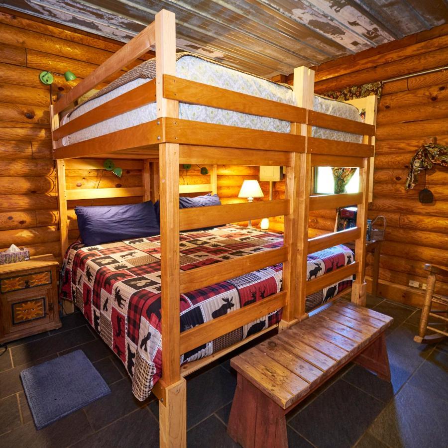 Bed & Breakfast Creekwalk With Cabins Cosby
